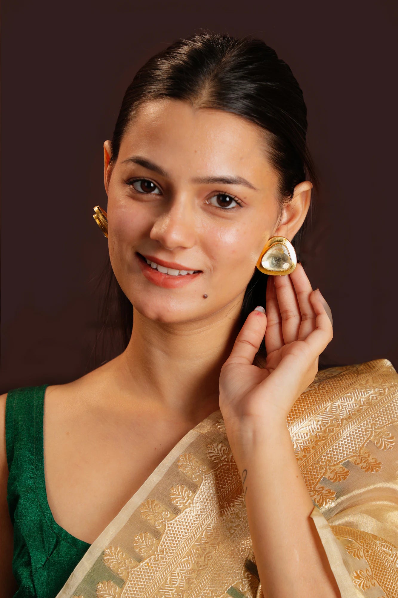 White jadtar stone golden studs