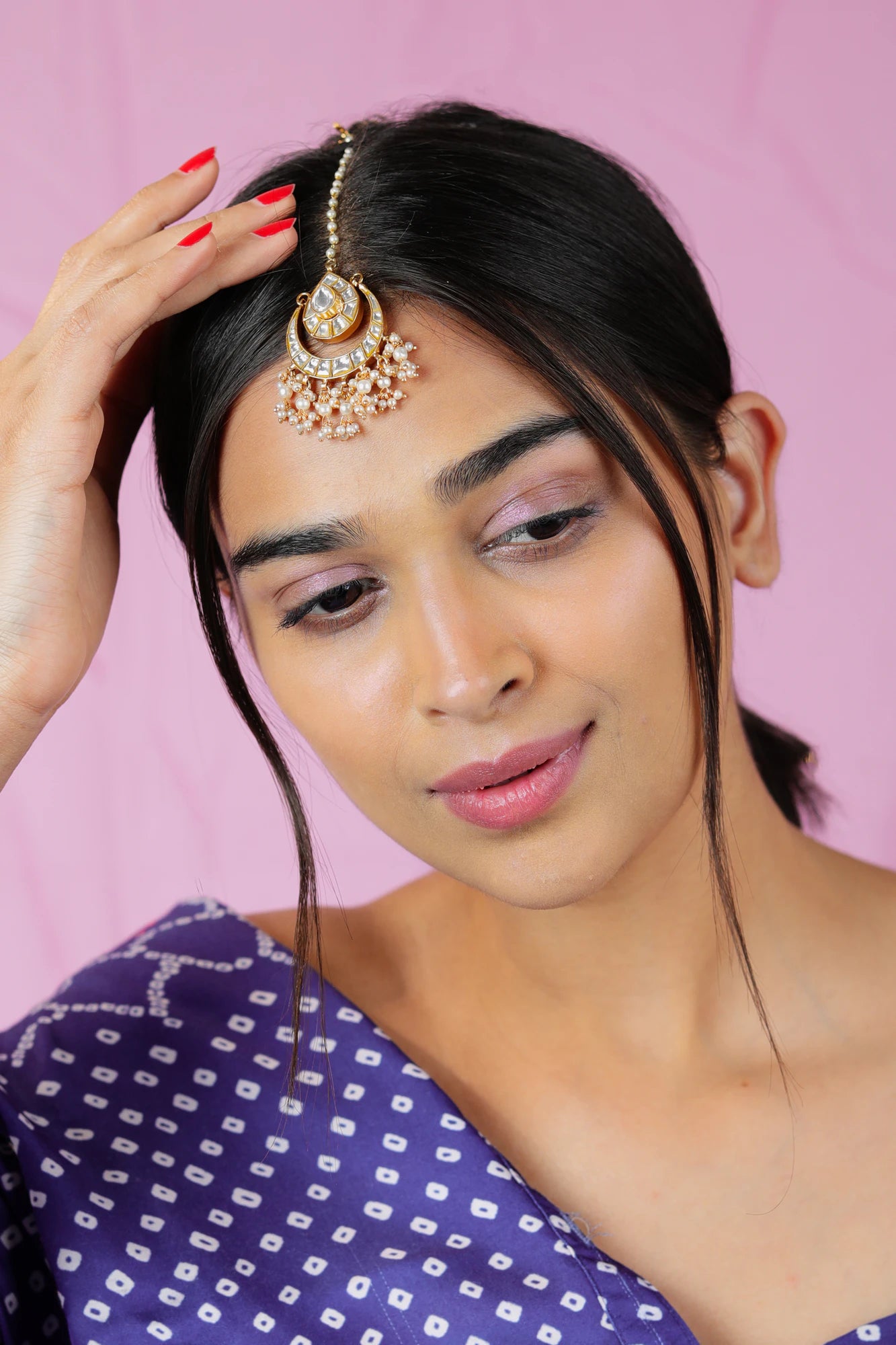 contemporary maang tikka with pearls