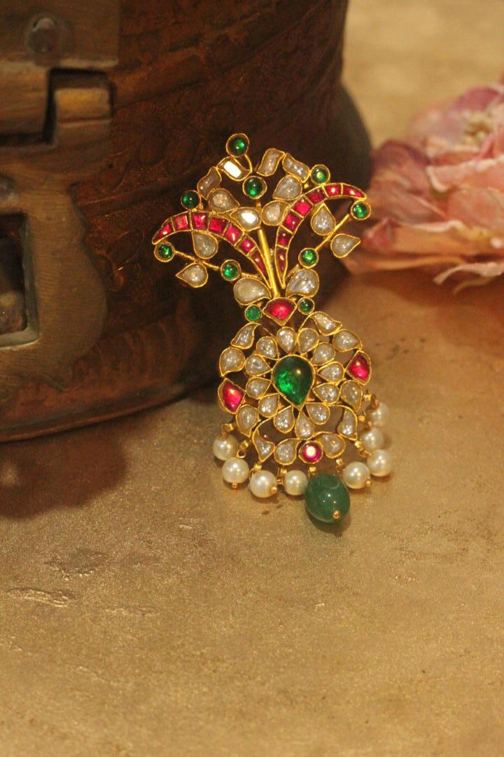 Handcrafted Royal kilangi embelished in emerald green jadau stones with pearl drops