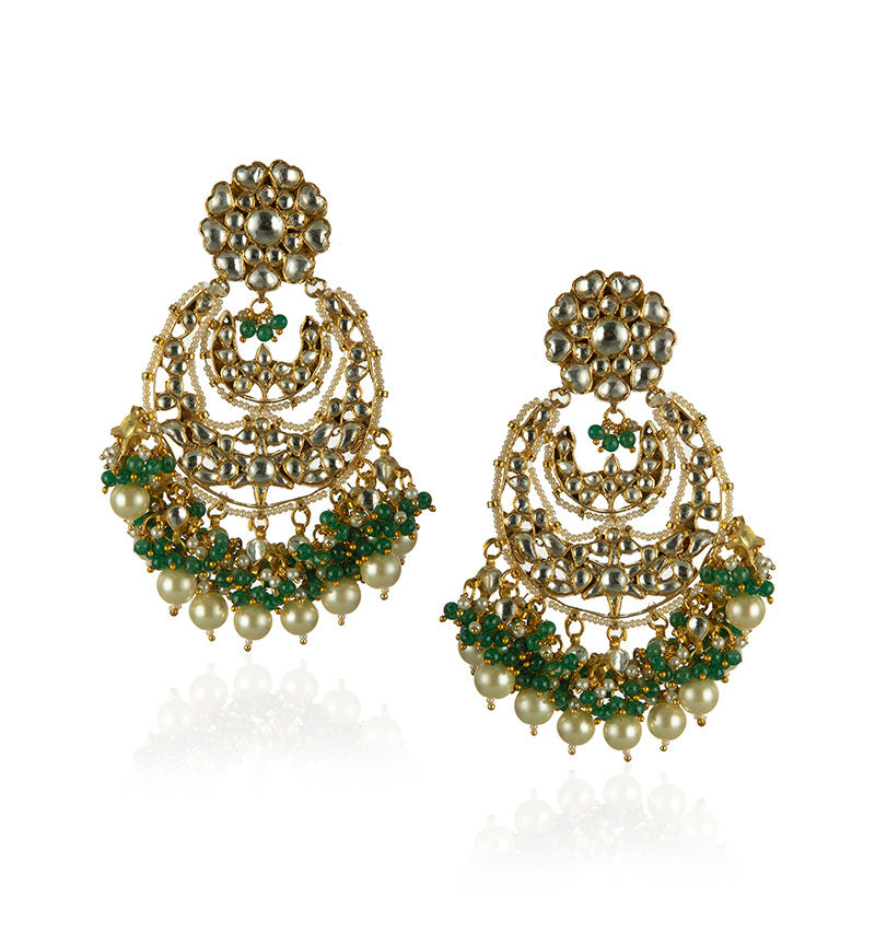 Neckpiece of green and white beads jadtar