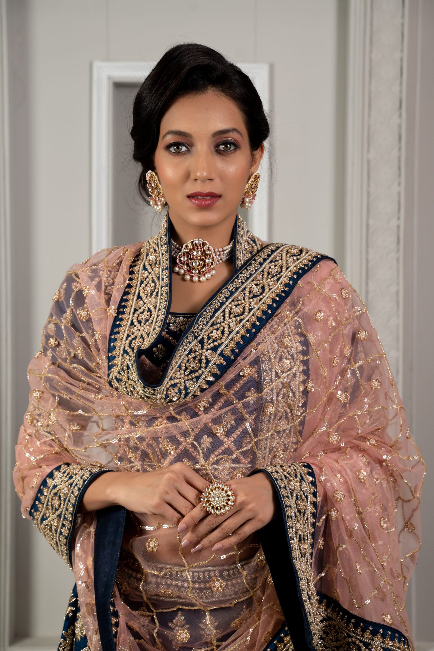CHOKER NECKLACE IN PINK STONES WITH PEARLS