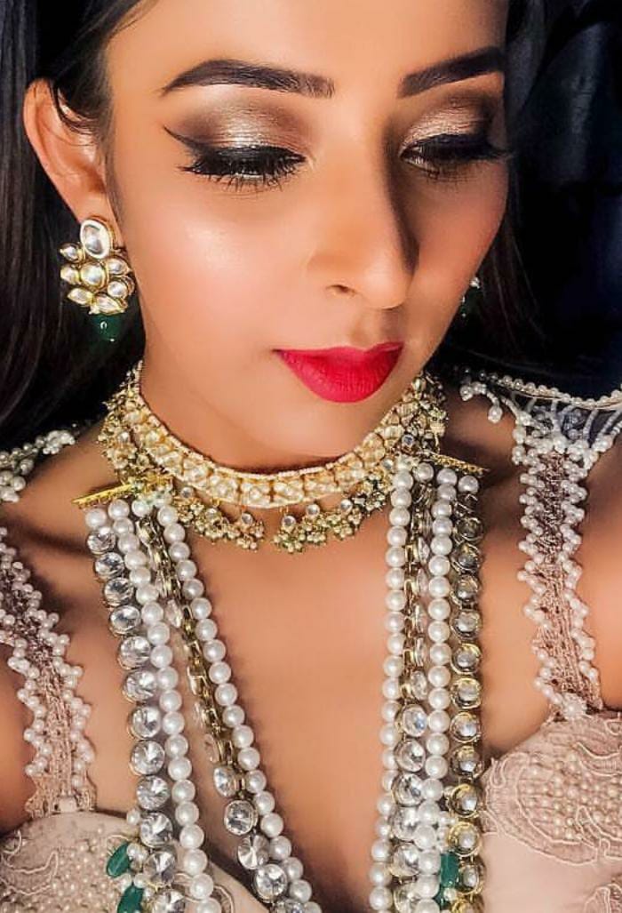 Classy chocker necklace with matching tops