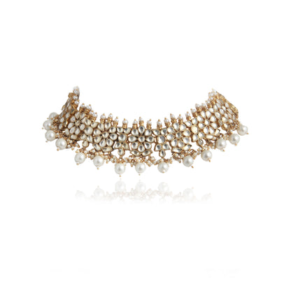 WHITE FLOWER WITH JADTAR STONE NECKLACE SET