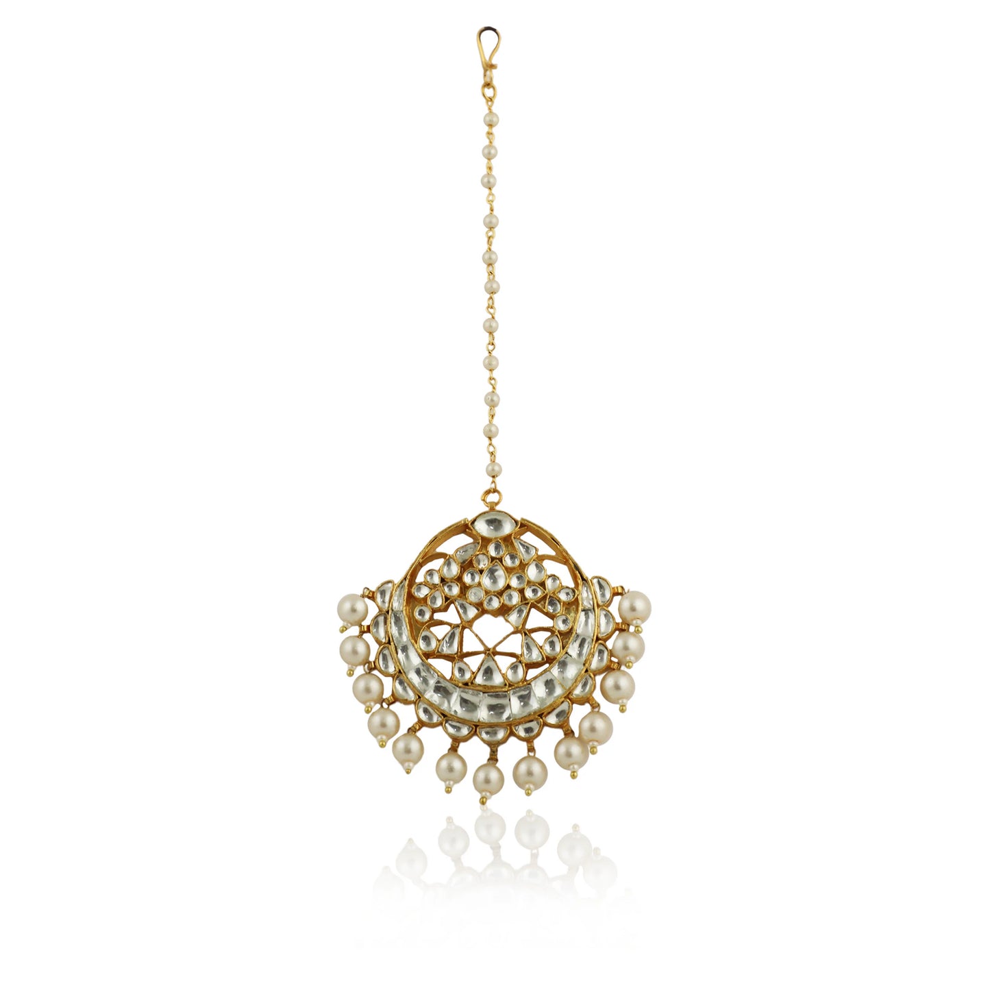 Tikka Studded With White Jadtar Stones And Beaded With Pearls