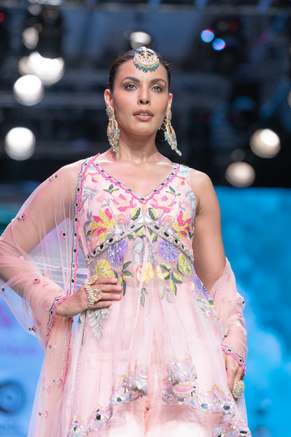 Heavy  Maangtikka Studded With Jadtar Stones And Green Drops