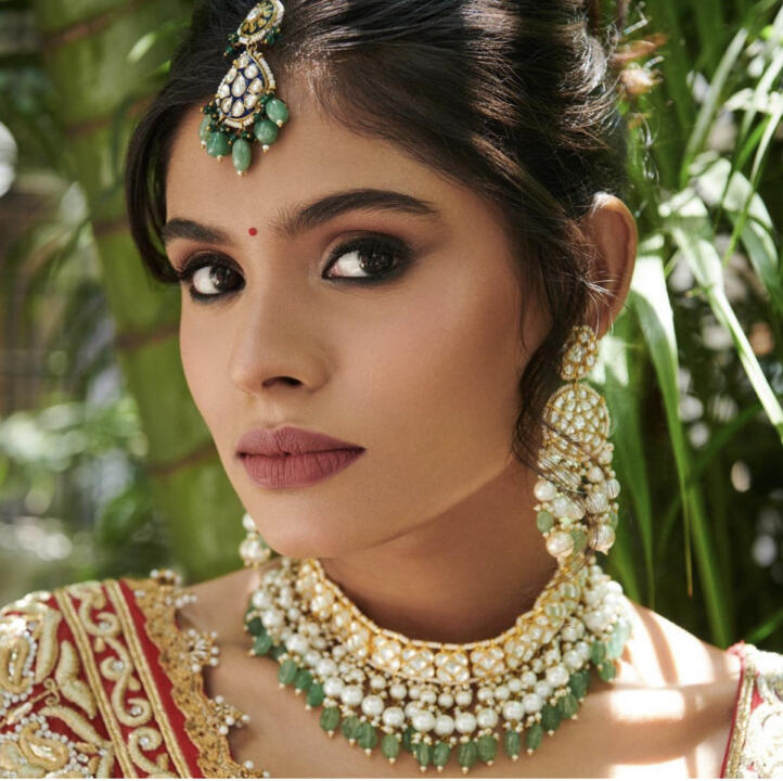 White Jadtar Stone With Sea Green Beads Choker Set