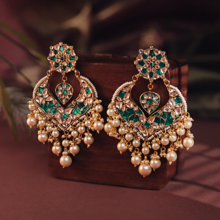 Indian wedding wear green white necklace set with pearl