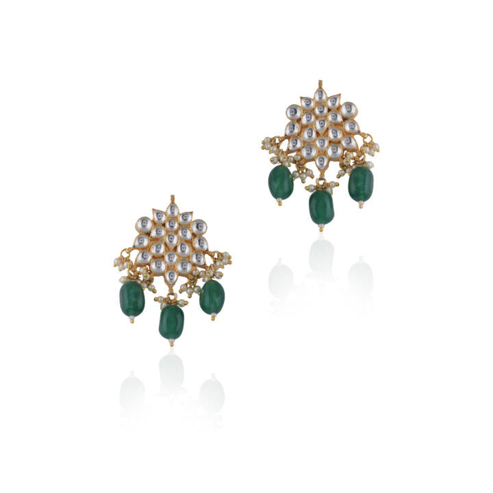 Neclace Set Beaded With Delicate Strings Of Pearls And Emerald Beads