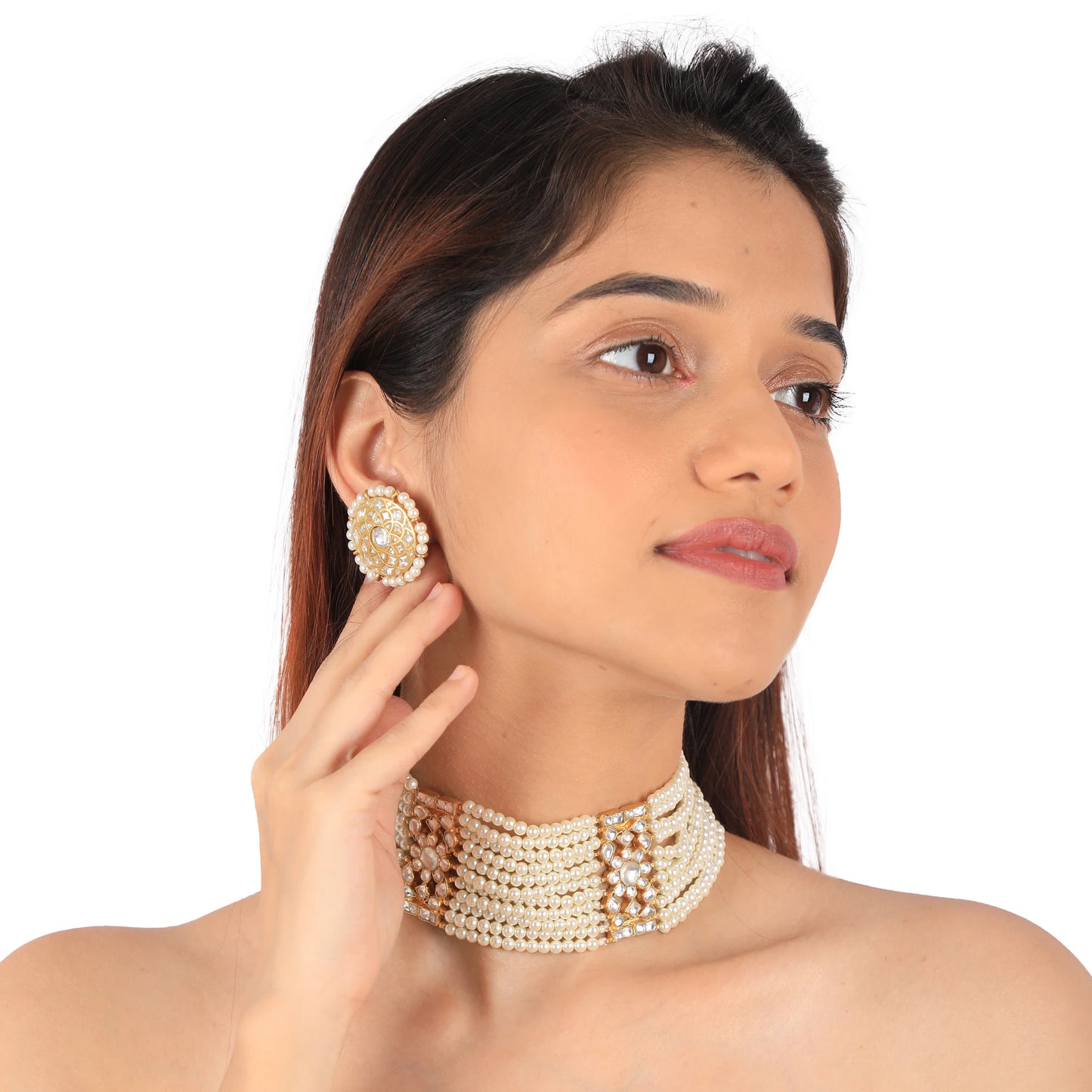 Glamorous White Pearl Choker With Studs