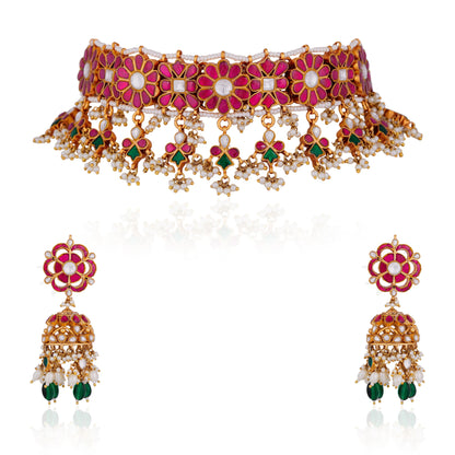 Traditional choker necklace with a touch of emerald and ruby stones