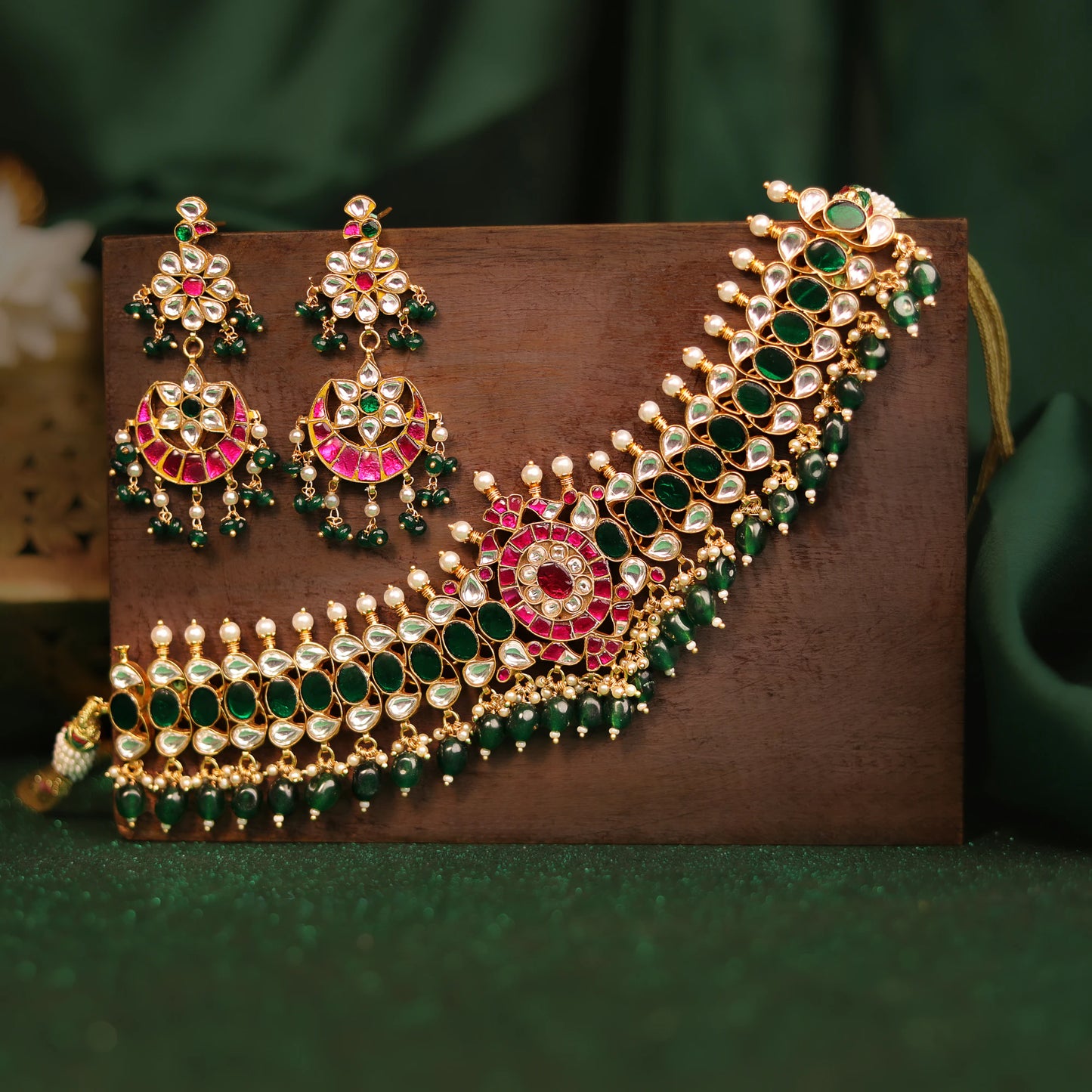 Emerald green beads choker set