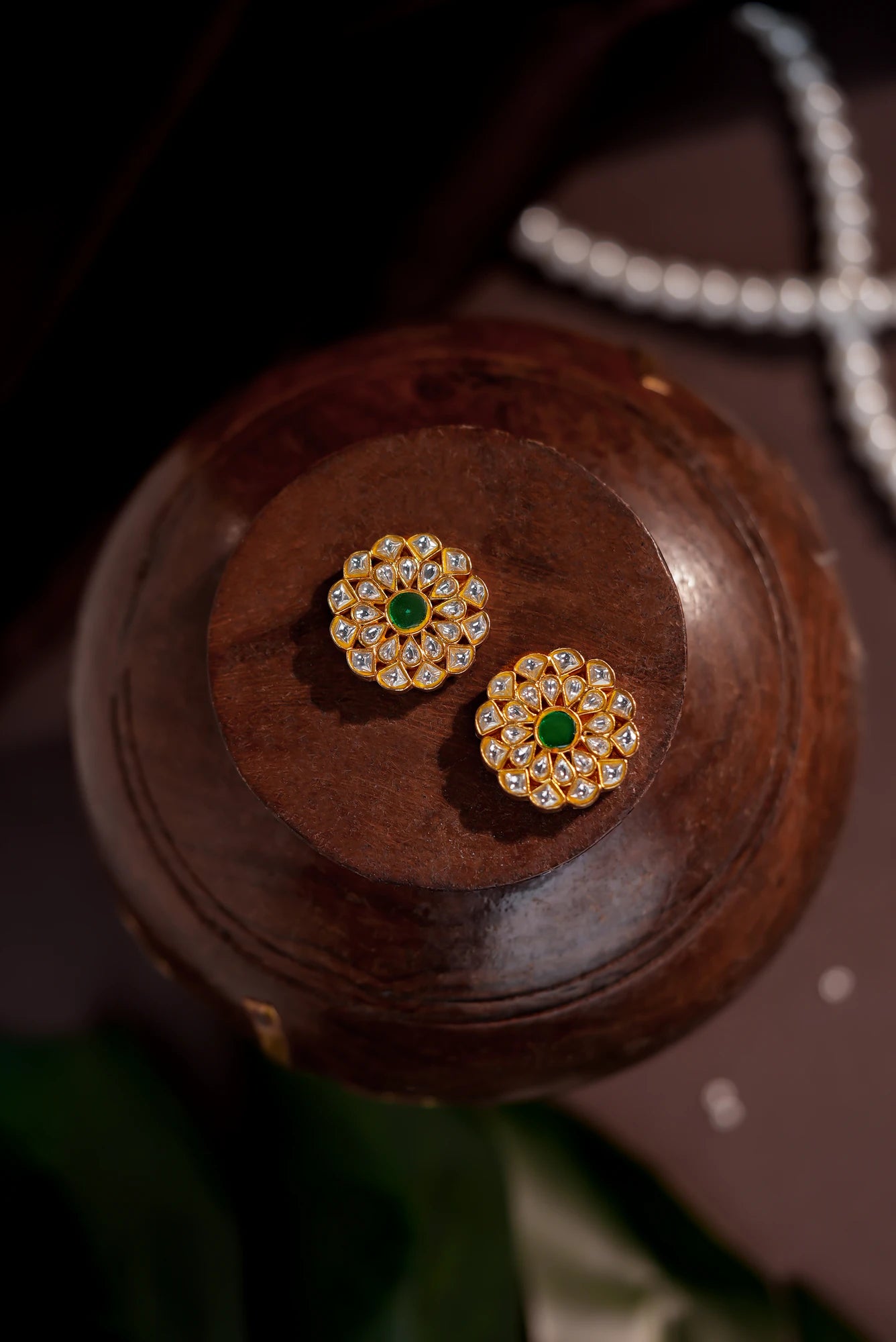 Minimalistic necklace set with studs and a touch of emerald
