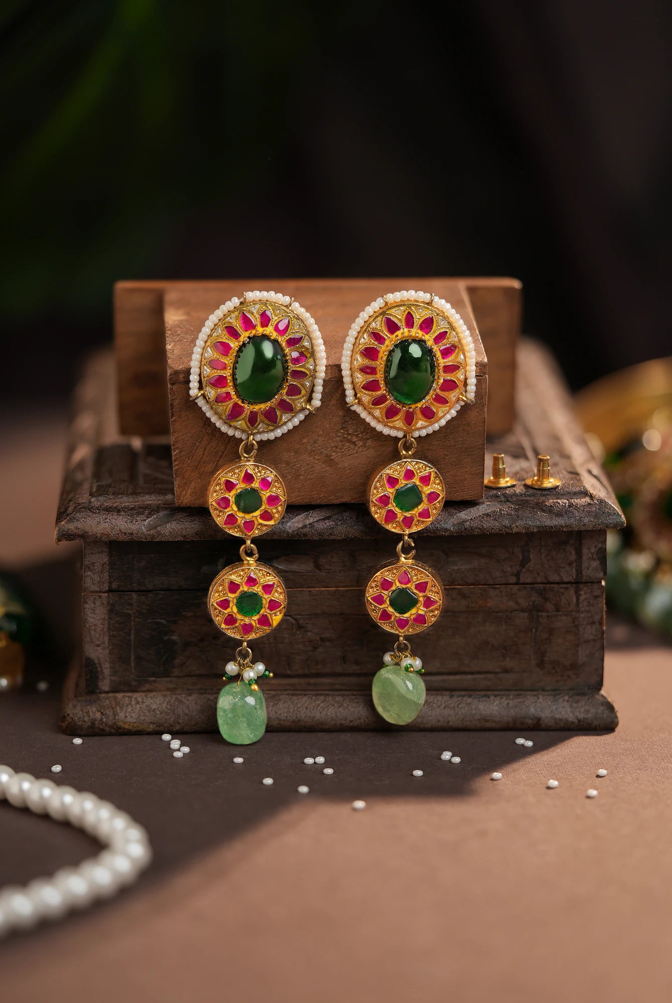 Mozonite necklace set with big emerald stone drops and jade hangings