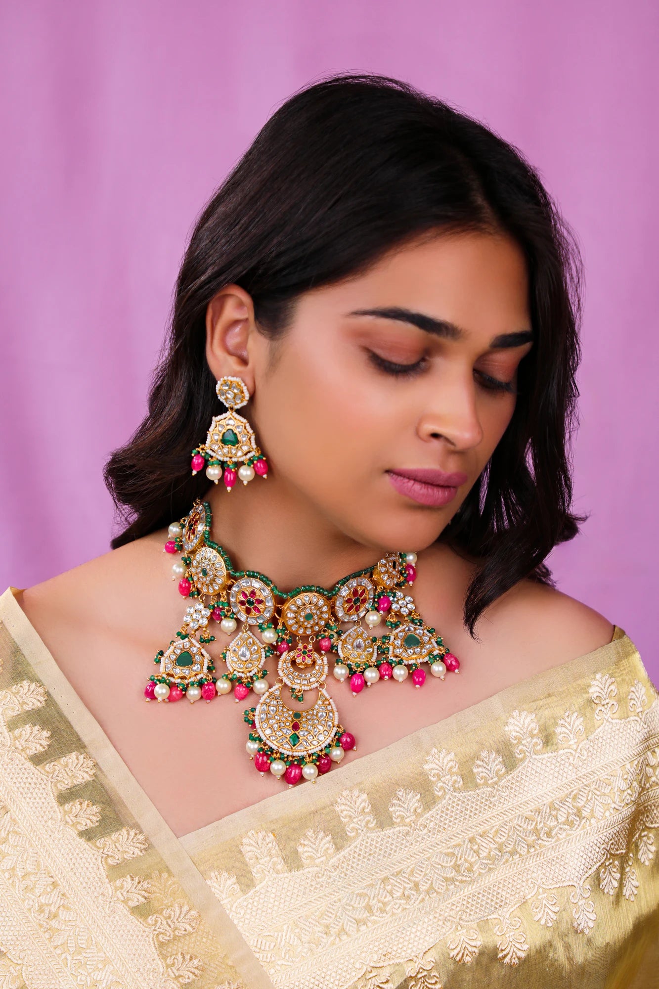 White Necklace set with pearls and ruby pink beads