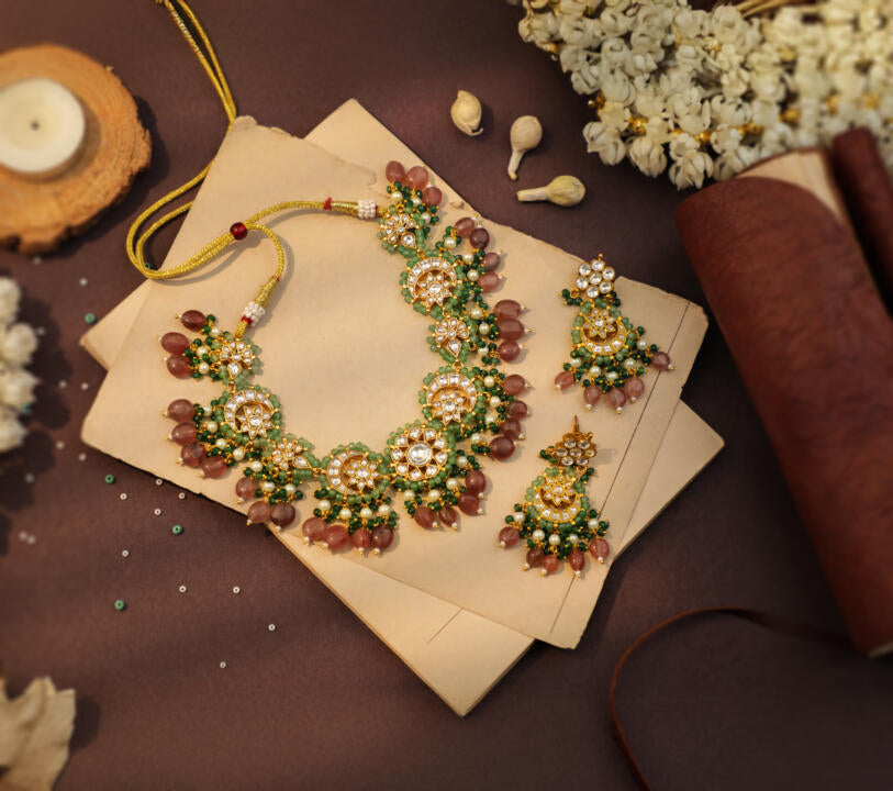 Dressy yet classic necklace with trendy pastel beads