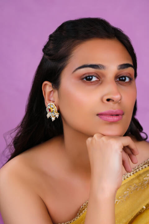 Delicate yet minimalistic single line festive wear necklace