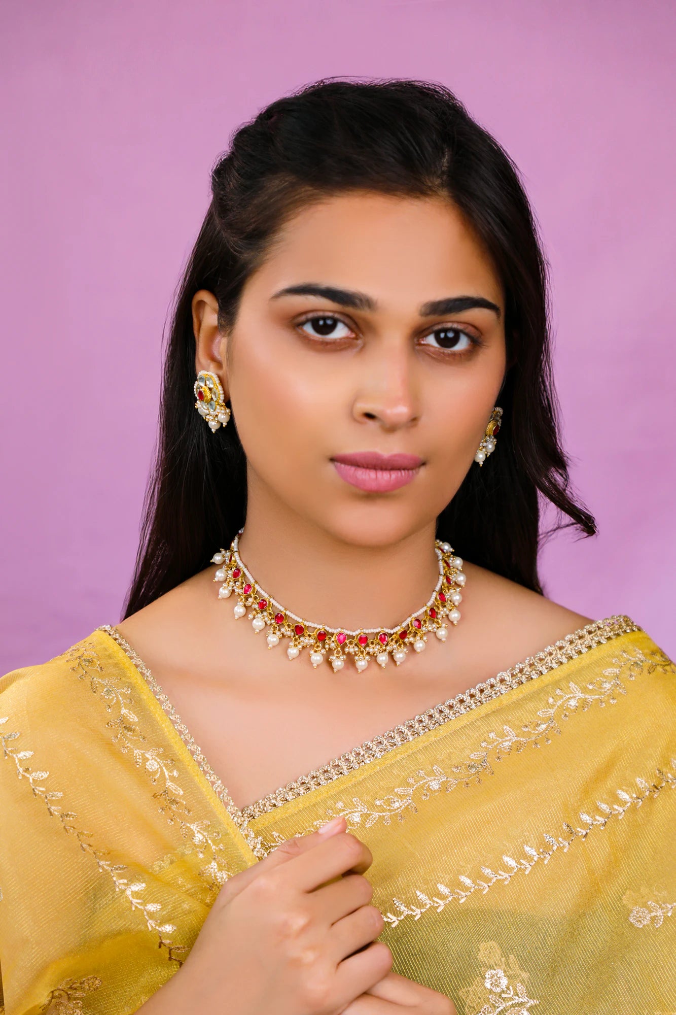 Delicate yet minimalistic single line festive wear necklace