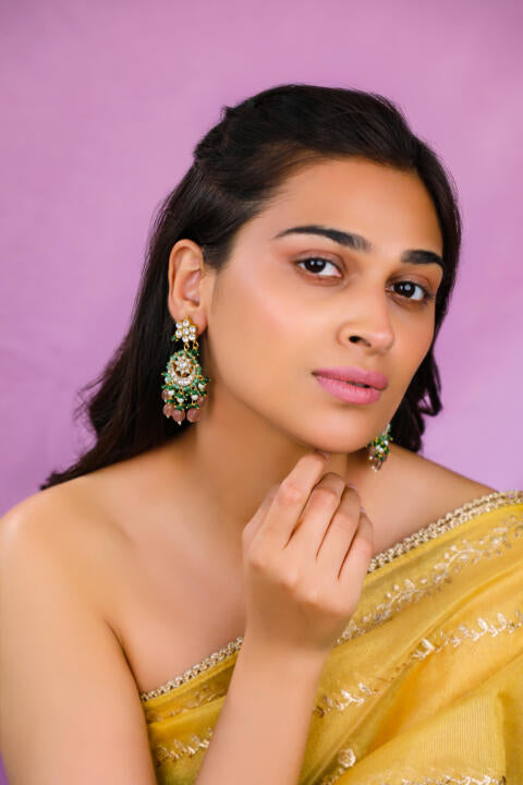 Dressy yet classic necklace with trendy pastel beads