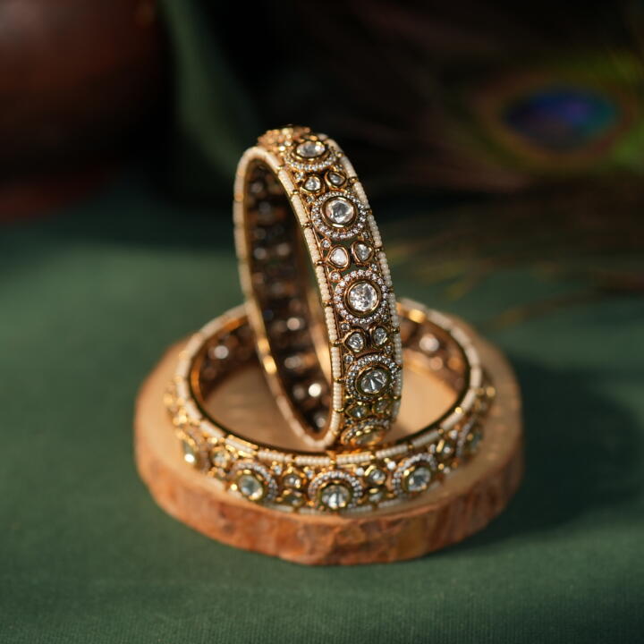White jadtar stone bangle for women(single pc)