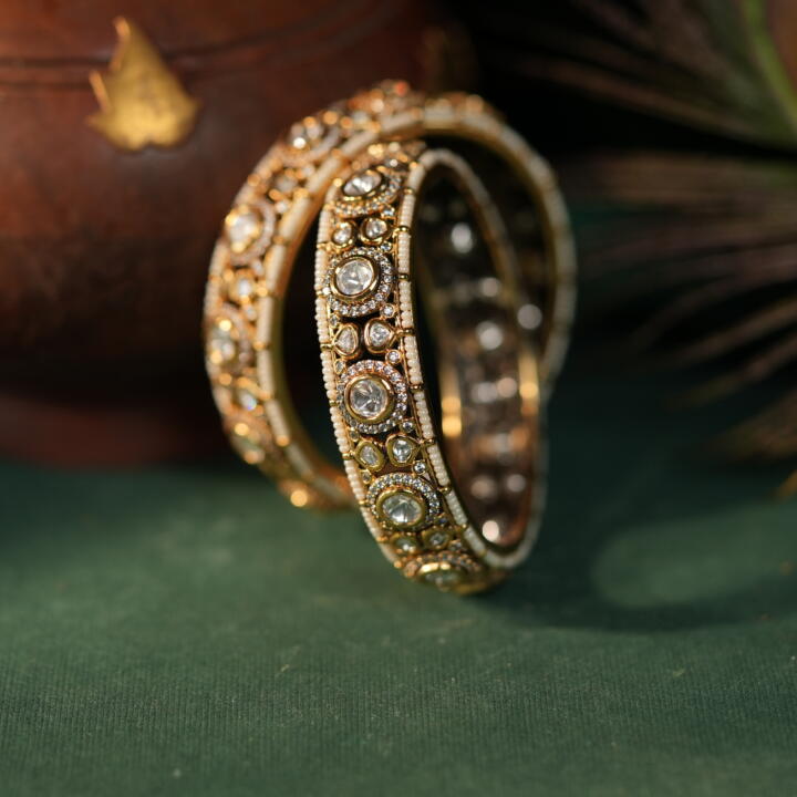 White jadtar stone bangle for women(single pc)