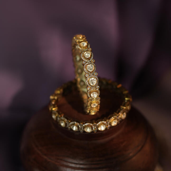 Golden white openable bangle(singlc pc)
