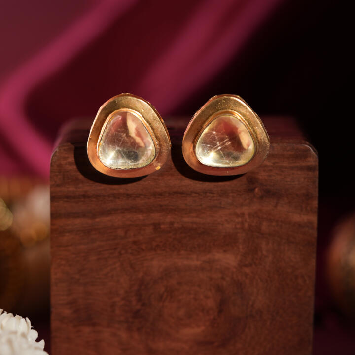 White jadtar stone golden studs