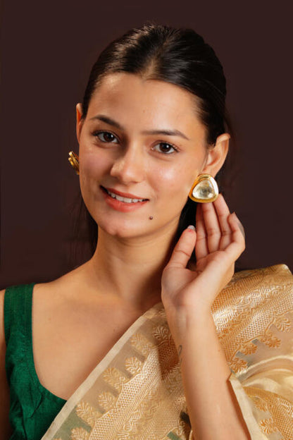 White jadtar stone golden studs