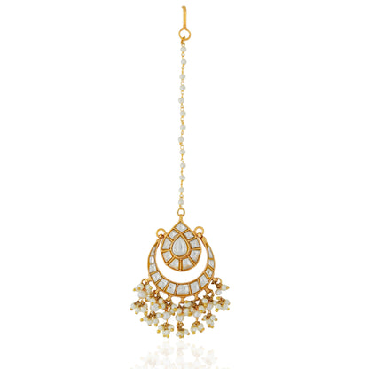 contemporary maang tikka with pearls