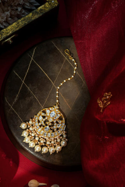 Statement tikka with pearls in traditional design