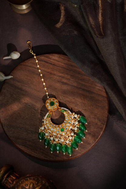 Paan shape tikka with emerald beads