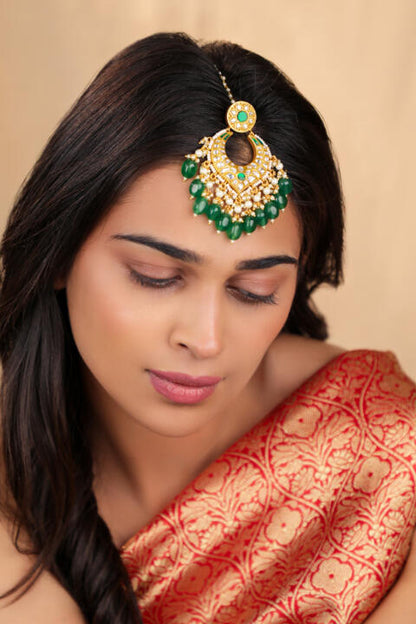 Paan shape tikka with emerald beads