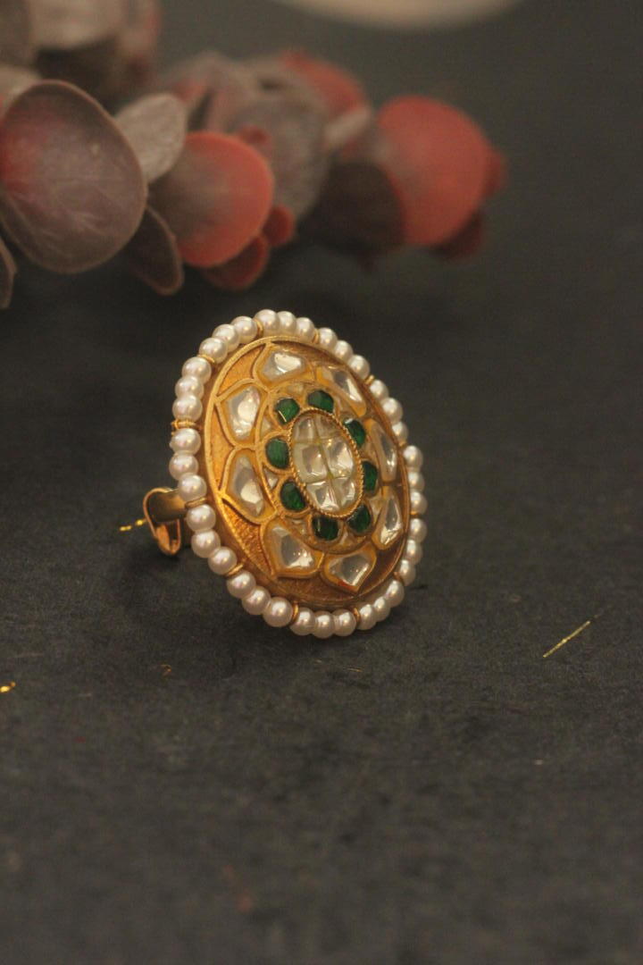 Ovel Shape Ring With Green And White Stones