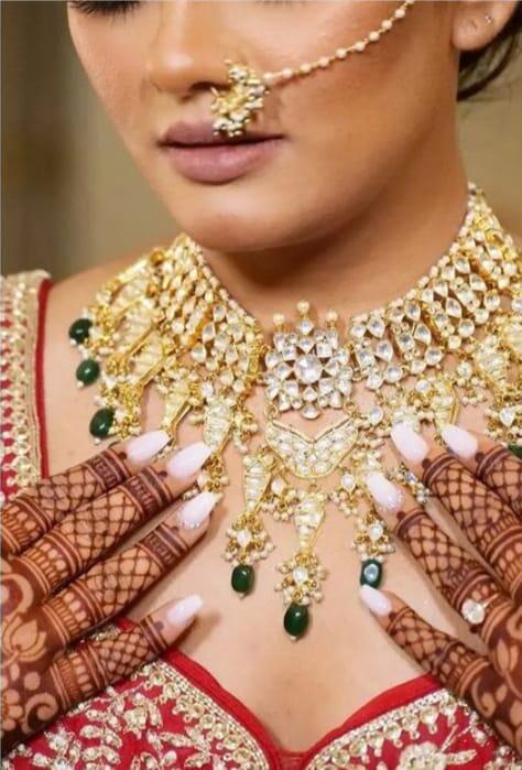 White Jadtar Stone Necklace With Green Beads