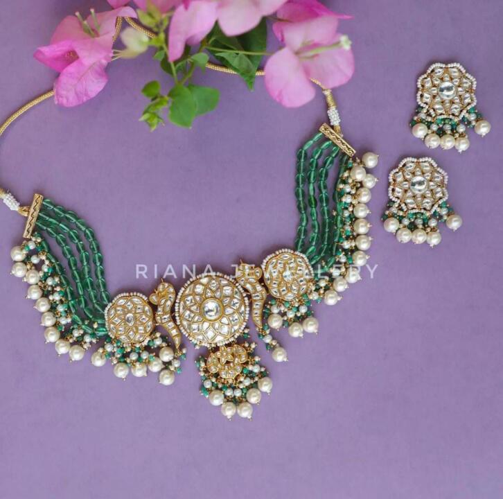 White And Light Green Choker Set With Pearls