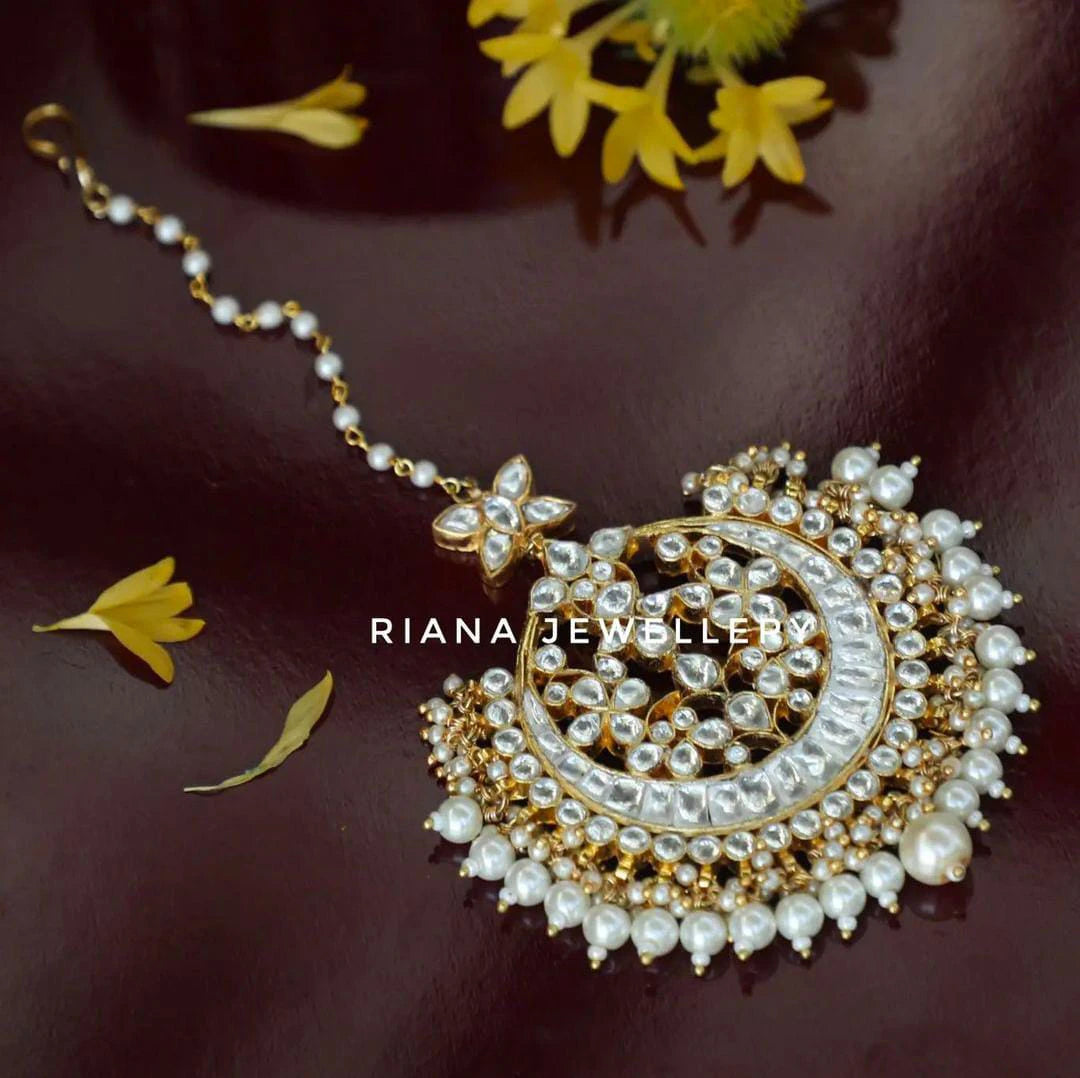 Jadtar Stone Maangitkka With Pearls
