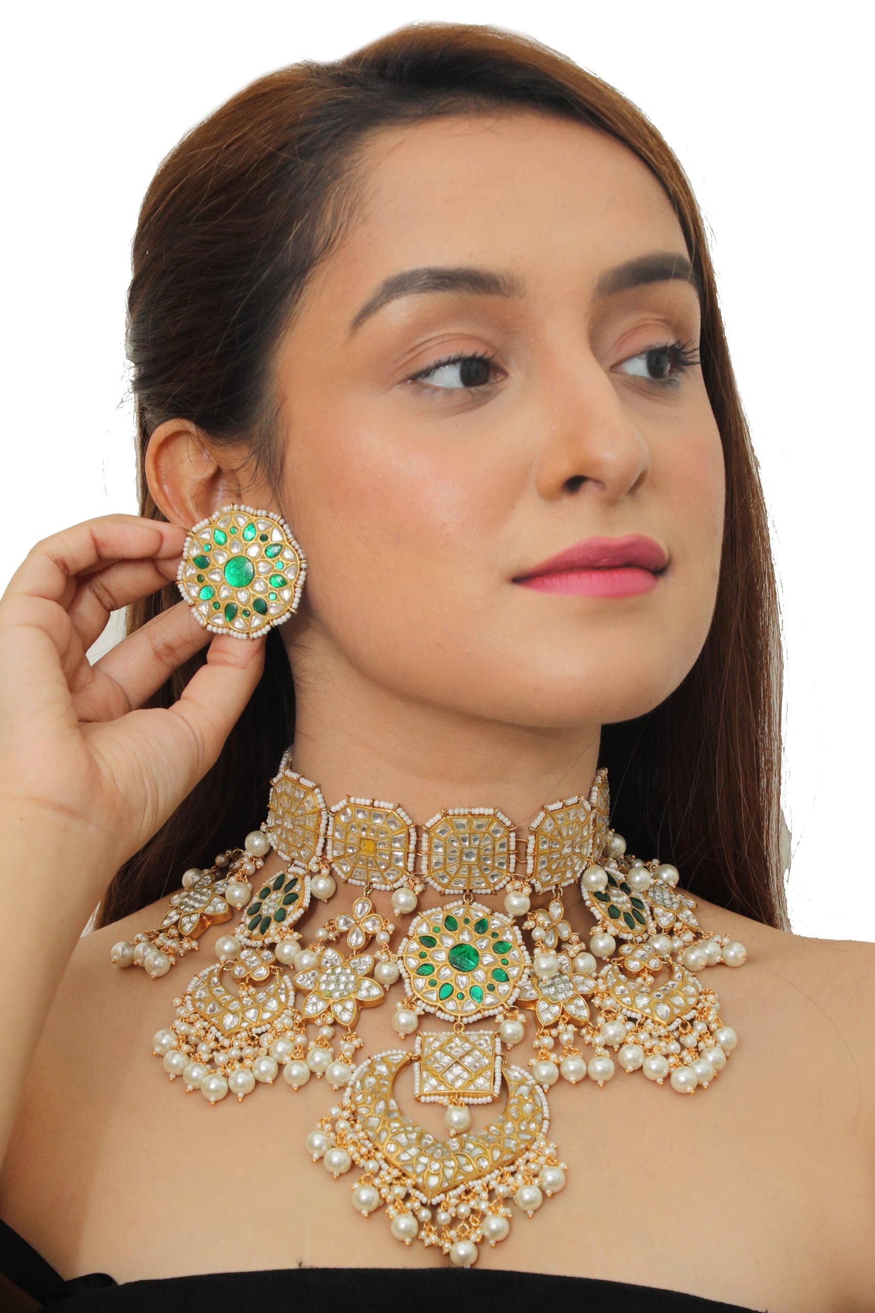 WHITE AND GREEN JADTAR STONE HEAVY BRIDAL NECKLACE SET WITH WHITE AND GREEN STUDS