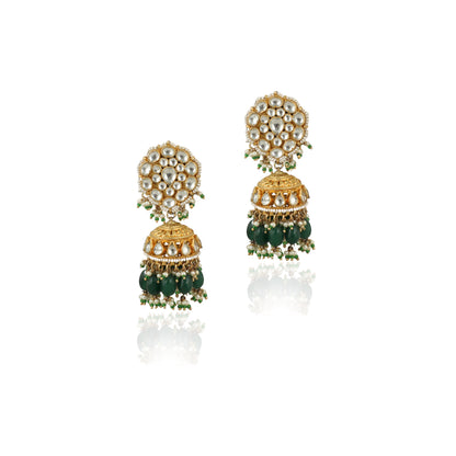  CHOKER NECKLACE SET WITH PEARL AND EMERALD GREEN BEADS, STUDDED WITH WHITE JADTAR STONES