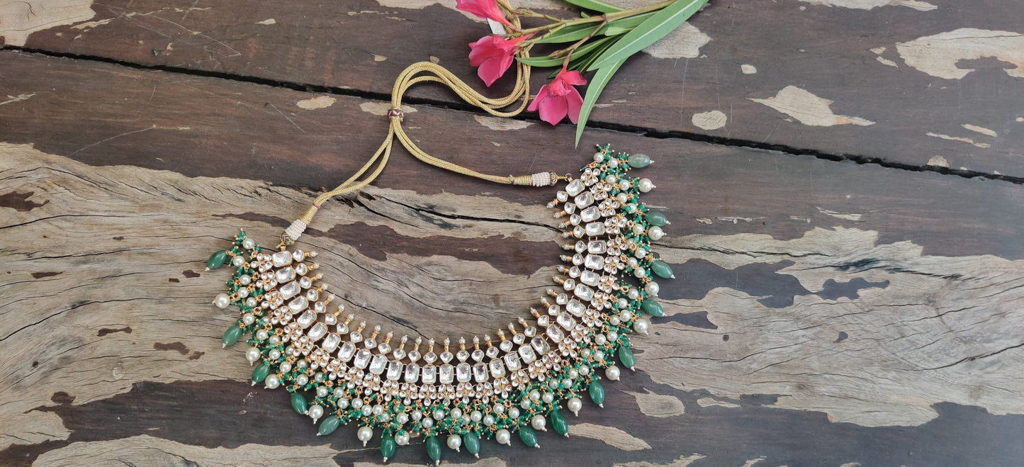 WHITE NECKLACE SET WITH LIGHT GREEN BEADS AND PEARL