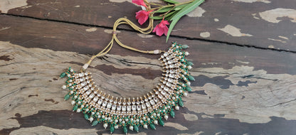 WHITE NECKLACE SET WITH LIGHT GREEN BEADS AND PEARL