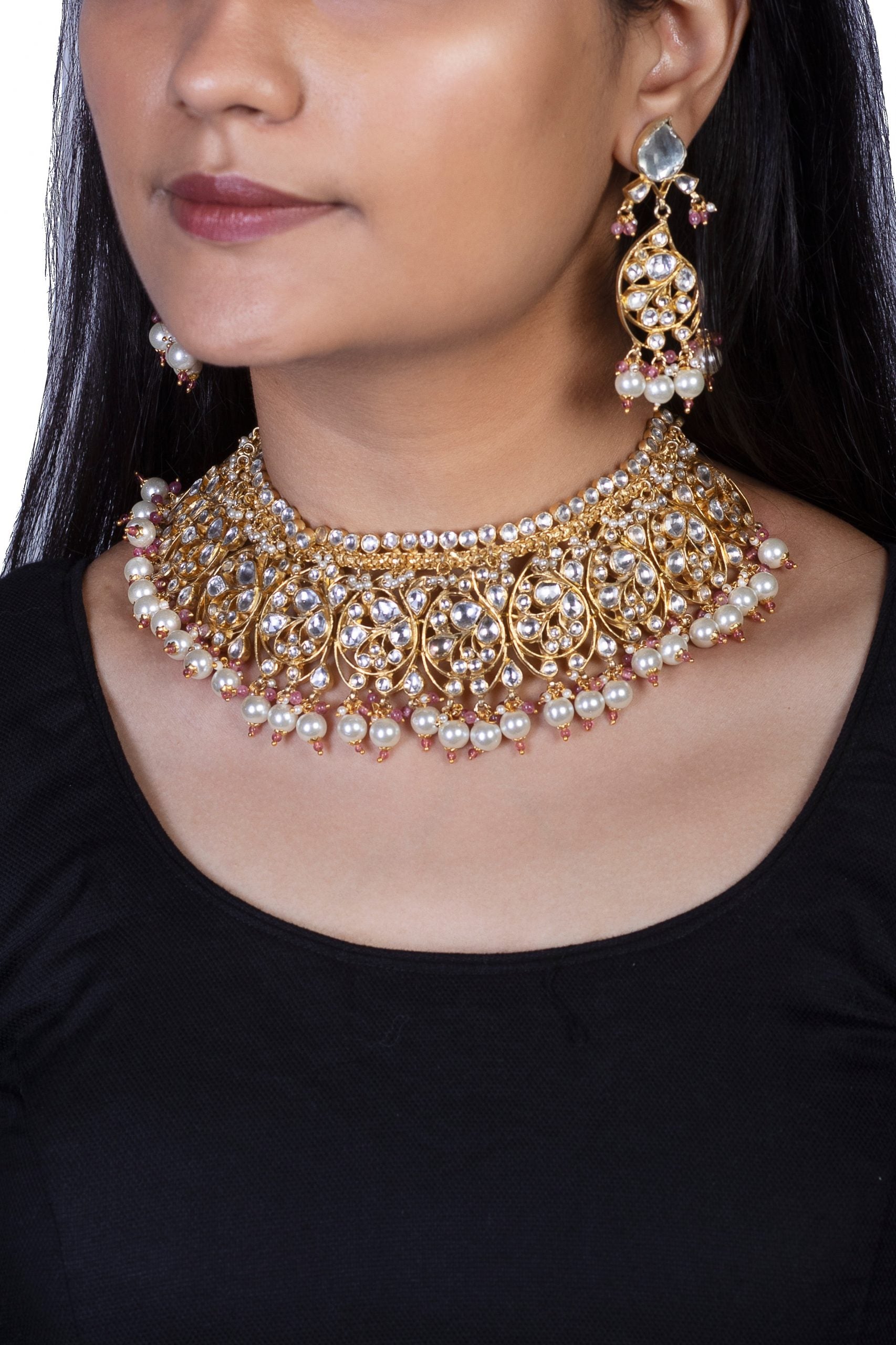WHITE SMALL STONE OVAL MOTIVES NECKLACE SET WITH PEARL AND LIGHT PINK  HANGINGS