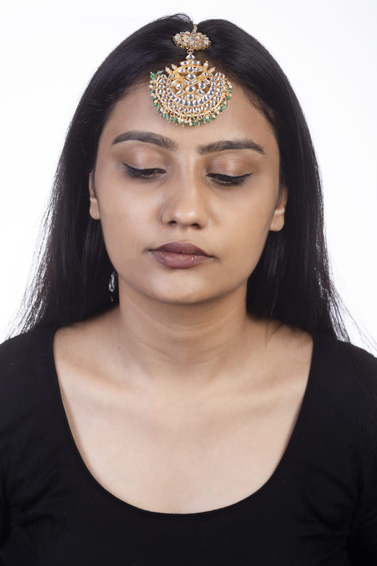 BRIDAL TIKKA WITH GREEN HANGINGS