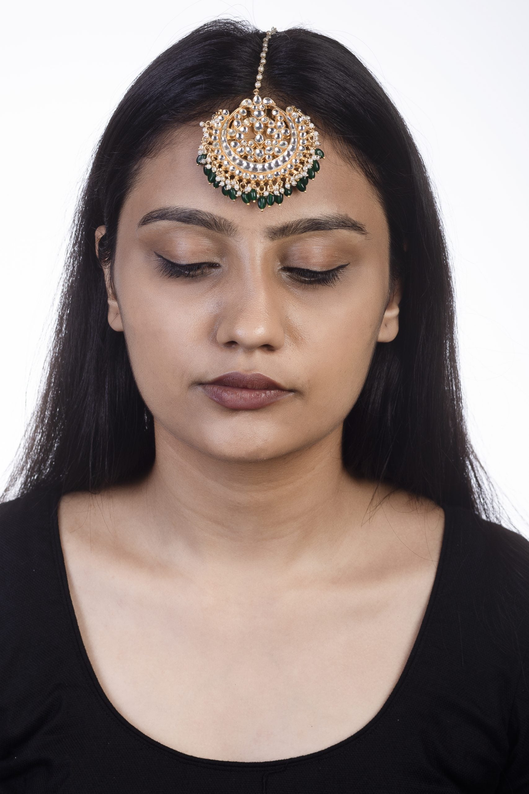 WHITE TIKKA WITH GREEN HANGINGS