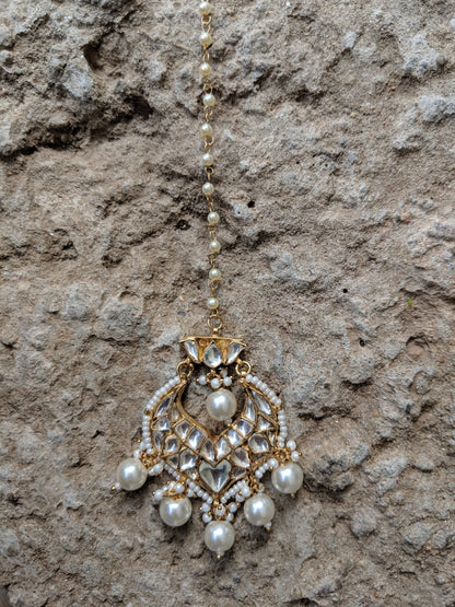 White Jadtar and White Pearl Studded Maang Tikka