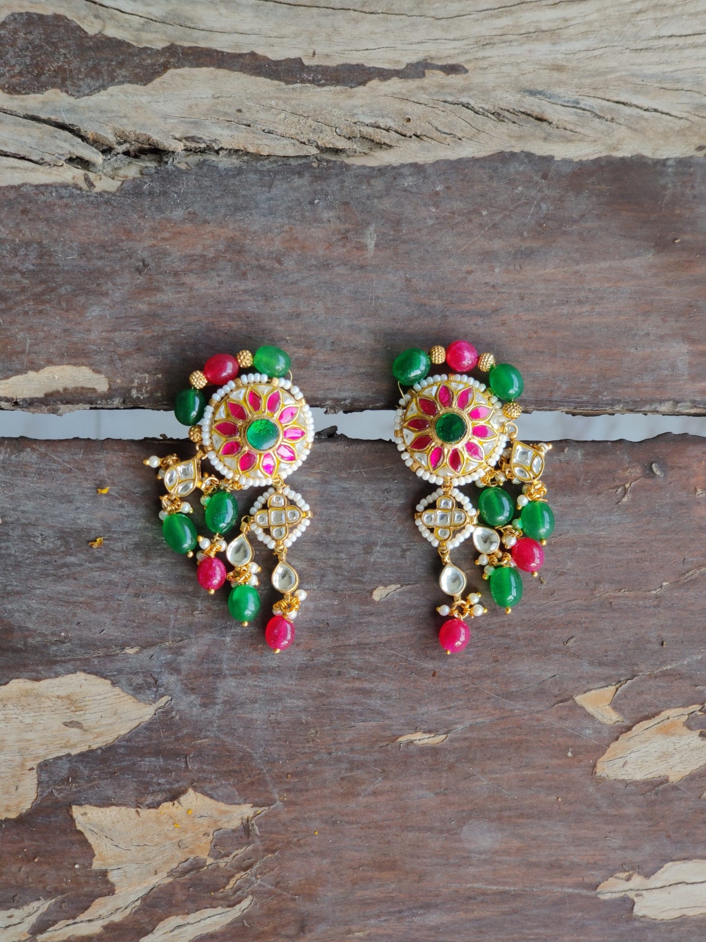  UNIQUELY DESIGNED NECKLACE STUDDED WITH RED AND GREEN STONES