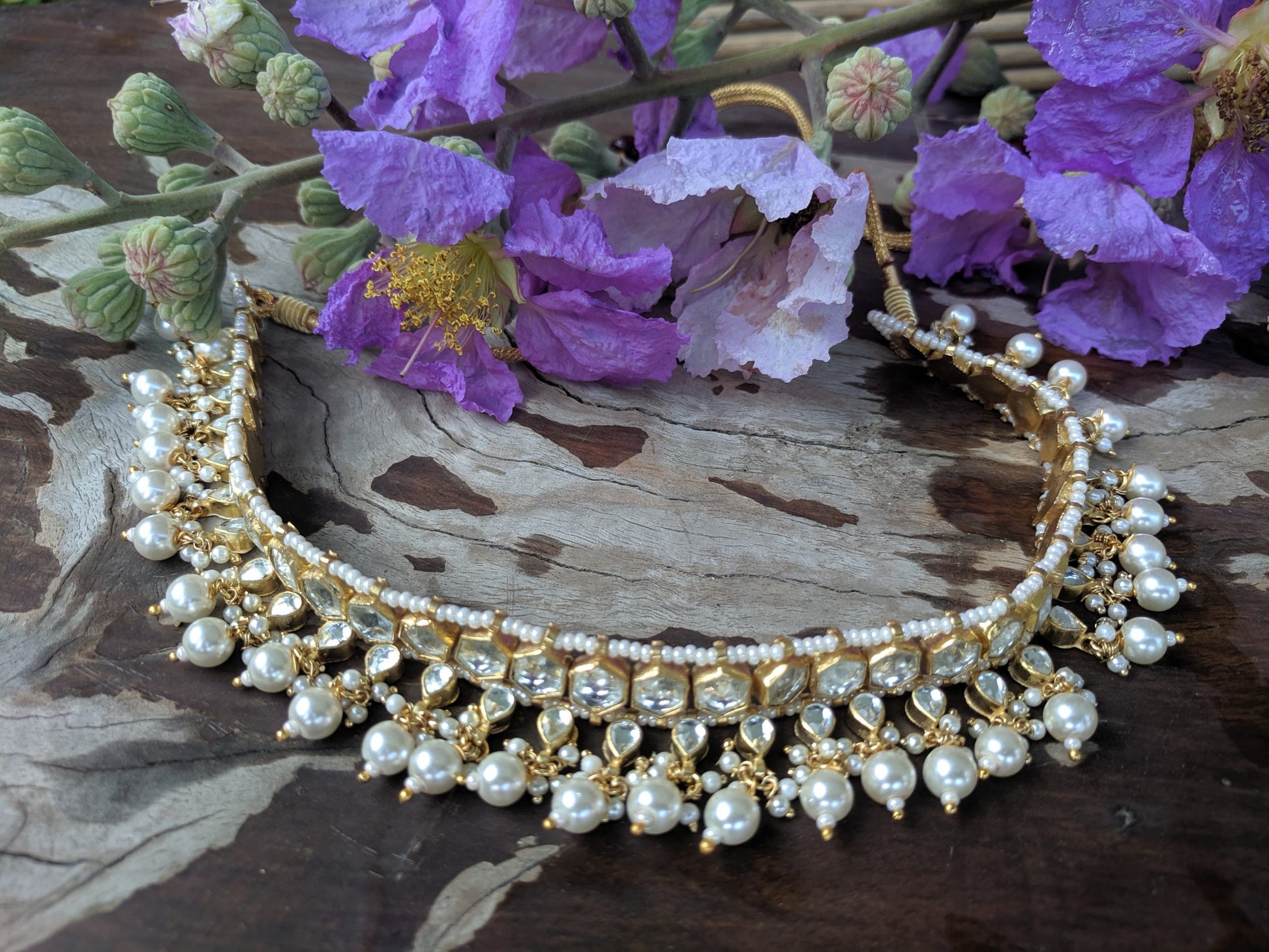 WHITE JADTAR SMALL STONE SINGLE LINE NECKLACE WITH PEARL