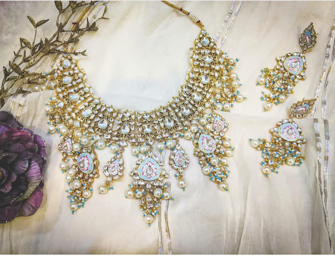 PINK AND WHITE MINA WORK NECKLACE SET WITH FIROZI HINT
