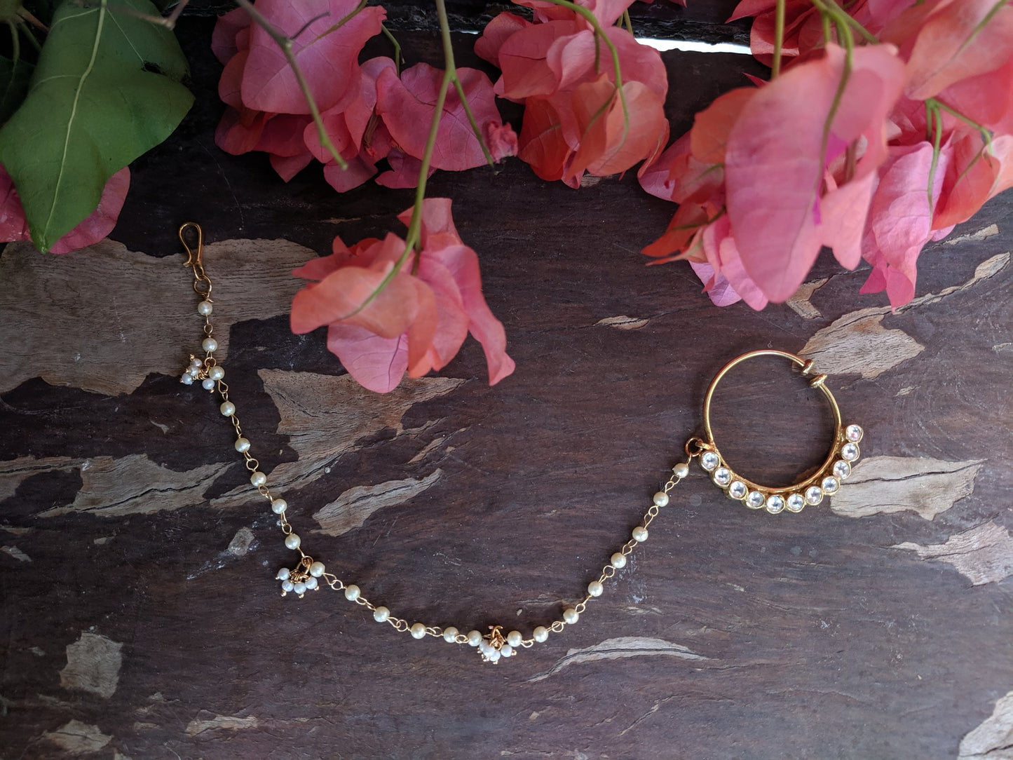 DELICATE NOSE RING WITH WHITE JADTAR STONES