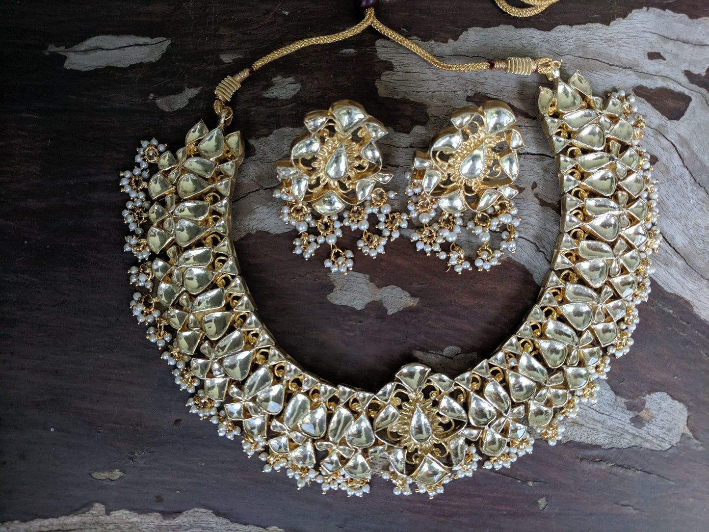 yellow stone jadtar necklace set beaded with a little touch of pearls