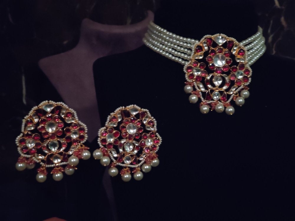 CHOKER NECKLACE IN PINK STONES WITH PEARLS