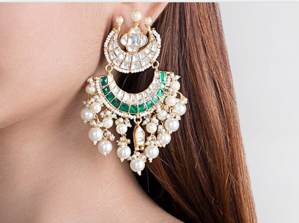 GREEN AND WHITE STONE EARRINGS WITH PEARLS
